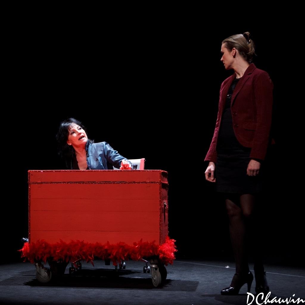 2012-02-02-193821-usine-mangeuses-OK.jpg - theatre de l'usine